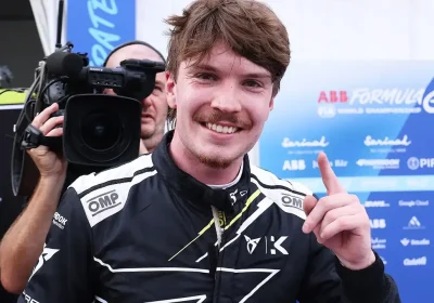 Nuovo vincitore in Formula E: Dan Ticktum vince a Jakarta, in lacrime il team principal