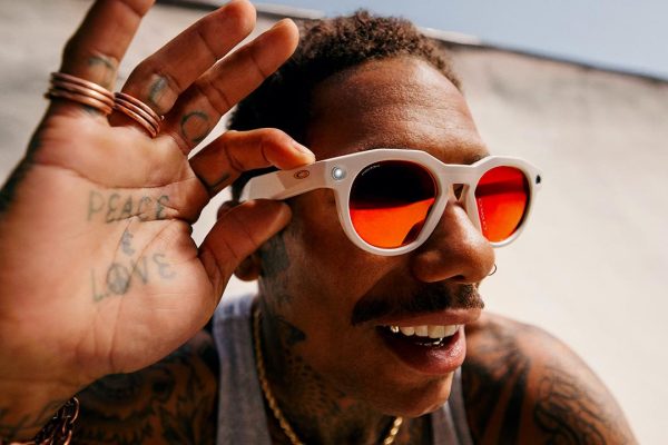 Oakley Meta con AI sono ufficiali: 8 ore di autonomia e resistenza IPX4 dall'11 luglio in Italia
