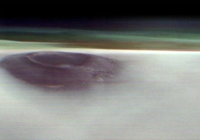 Vulcano Arsia Mons che spunta dalle nuvole di Marte, la cima fotografata dalla Mars Odyssey della Nasa