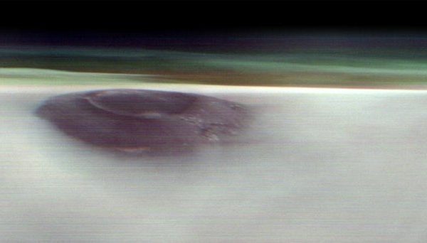 Vulcano Arsia Mons che spunta dalle nuvole di Marte, la cima fotografata dalla Mars Odyssey della Nasa
