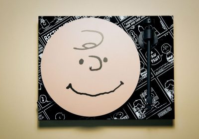 Il giradischi Pro-Ject dedicato ai Peanuts con la testa di Charlie Brown come piatto