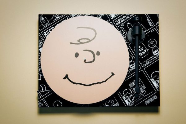 Il giradischi Pro-Ject dedicato ai Peanuts con la testa di Charlie Brown come piatto