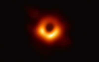 Quanto si ingrandisce e quanto ruota velocemente il buco nero M87*? Nuove informazioni da EHT