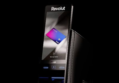 Revolut rivoluziona gli ATM: prelievi gratuiti e carte fisiche, la Spagna è il primo mercato