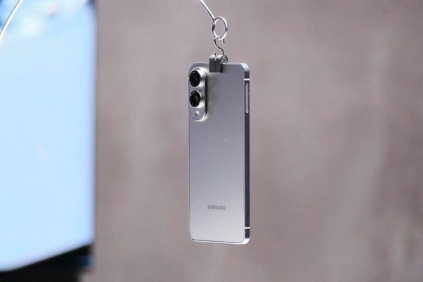 Samsung Galaxy S25 Edge è disponibile in Italia! Lo smartphone sottile, potente e intelligente come mai prima