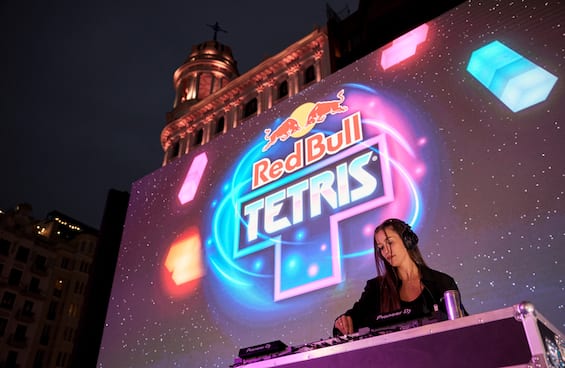 Il trono mondiale “Red Bull Tetris” prende il volo per fare la storia del gaming