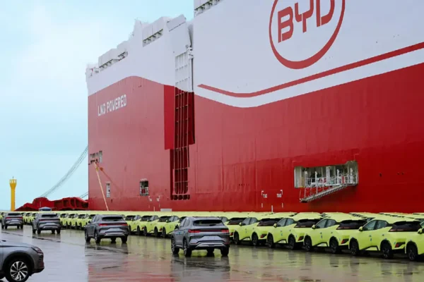 Strapotere BYD: due nuove navi che portano un esercito di Dolphin Surf in Europa