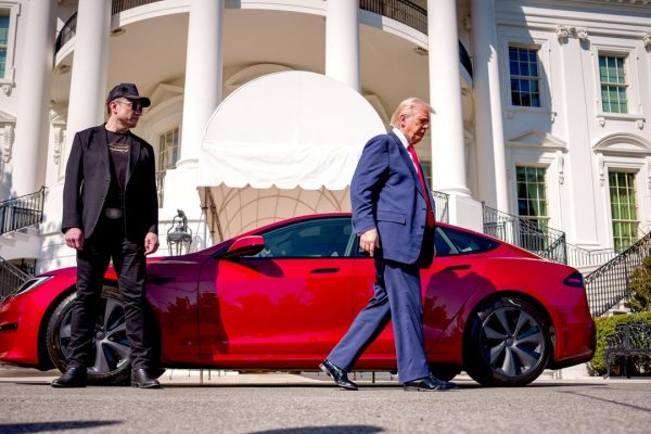 Azioni Tesla, la faida tra Musk e Trump è già diventata un grosso guaio per la casa