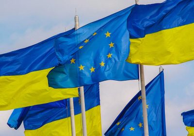 Ucraina nell'UE dal 2026? Per ora si parla solo di roaming telefonico gratuito…