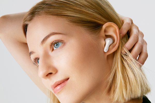 Usi gli auricolari Bluetooth? Rischi di essere spiato: scopri come proteggerti