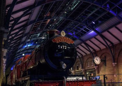 Warner Bros. Discovery si ristruttura, ma Sony avrebbe pronta la proposta di acquisizione