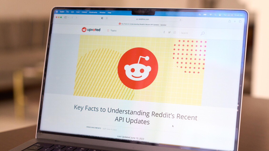 Piattaforma Reddit fa causa ad Anthropic, ‘usa contenuti per IA’ – Notizie