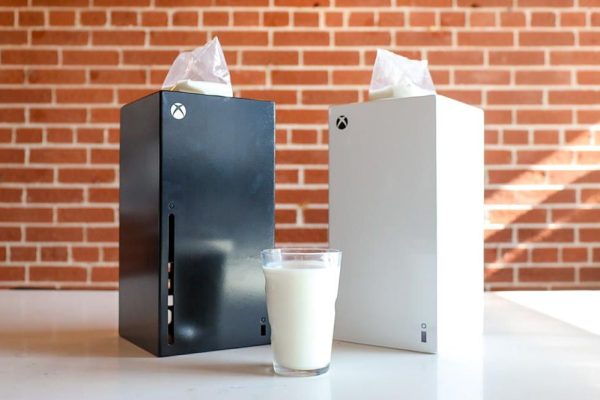 La brocca del latte a forma di Xbox Series X