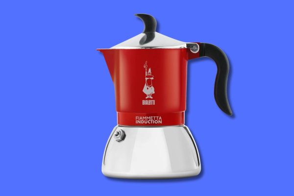 Le caffettiere a induzione del momento tra caldaie bi-layer e design ergonomici