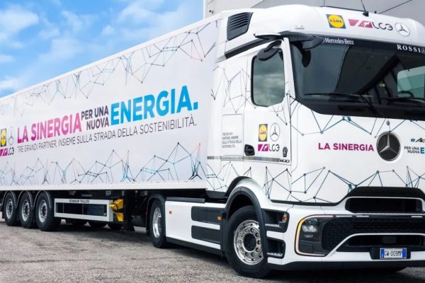 eActros 600 debutta in Italia: Lidl dà il via al trasporto elettrico pesante