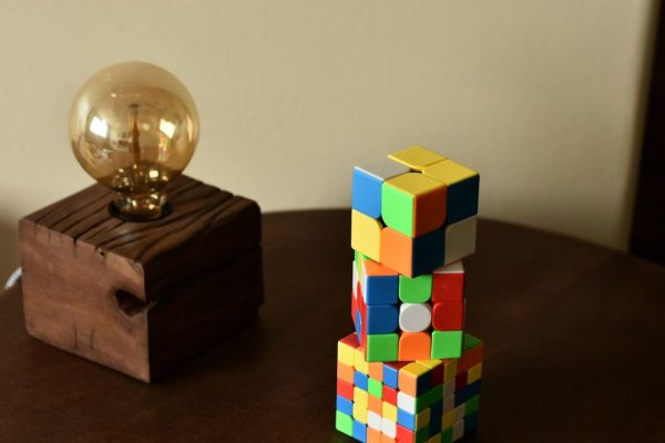 Questo robot riesce a risolvere il cubo di Rubik in 103 millisecondi e adesso la sfida è scendere ancora