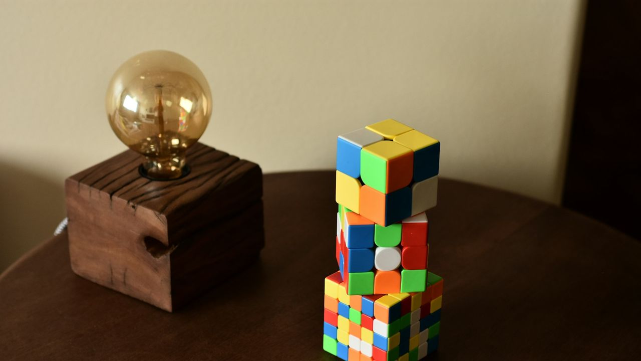 Questo robot riesce a risolvere il cubo di Rubik in 103 millisecondi e adesso la sfida è scendere ancora