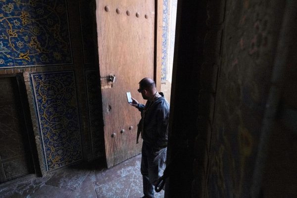 Iran, il blocco di internet è l’ultimo pericolo da cui devono difendersi i civili