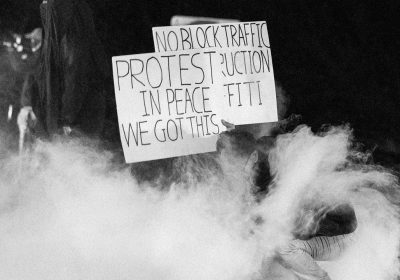 Spray al peperoncino e le altre armi non letali, che cosa fanno al corpo umano