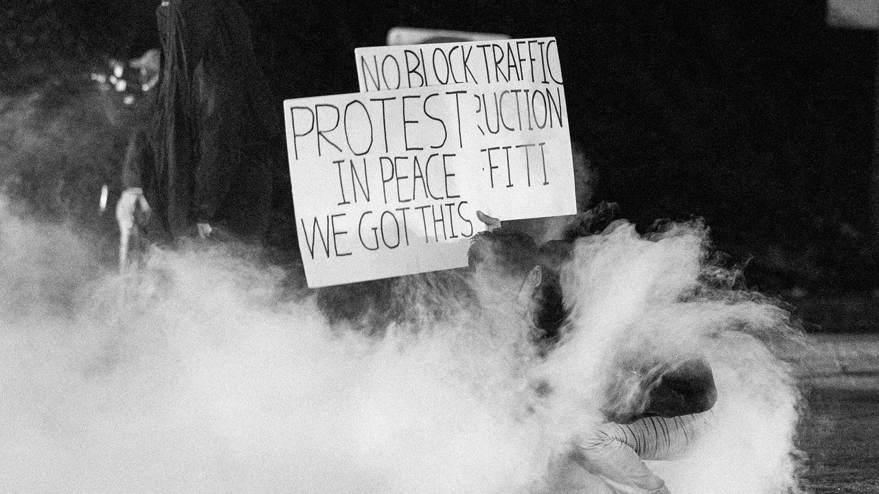 Spray al peperoncino e le altre armi non letali, che cosa fanno al corpo umano