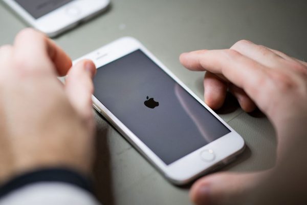Un iPhone ricondizionato a 60 euro per chi ha l’Isee sotto i 15mila euro
