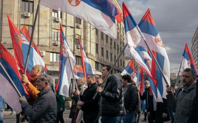Le proteste in Serbia alzano l’asticella nella sfida contro il governo