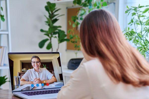 Con iOS 26, FaceTime interromperà la chiamata se qualcuno si toglie i vestiti