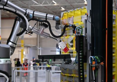 Amazon, i robot nei magazzini sono tanti quanti i dipendenti umani