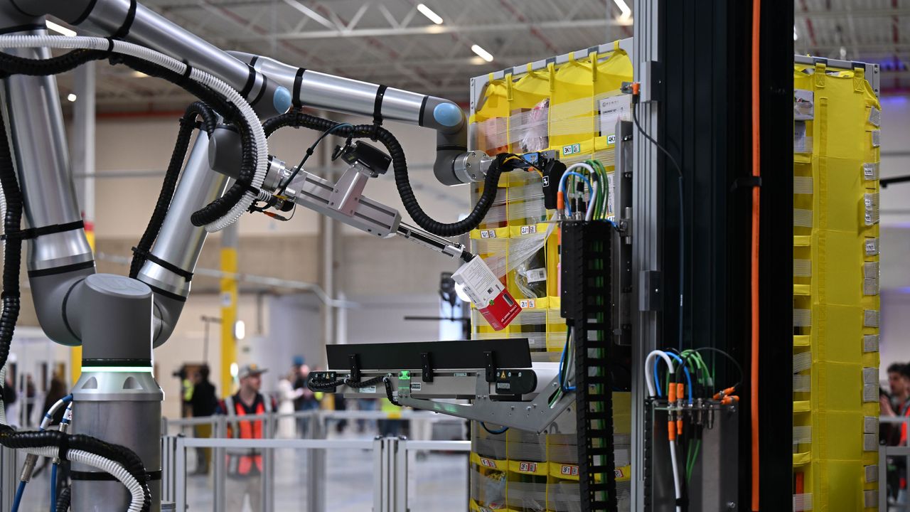 Amazon, i robot nei magazzini sono tanti quanti i dipendenti umani