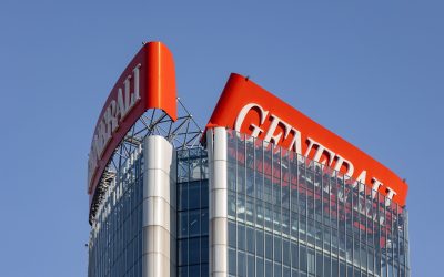 Insegna Generali in cima alla Torre Hadid a Milano, le immagini del crollo