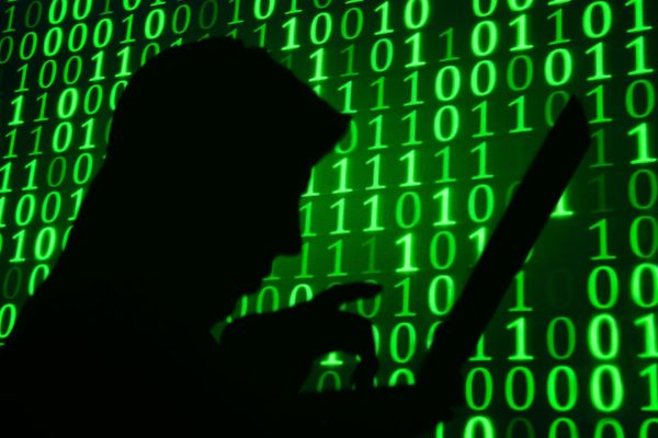 Auricolari bluetooth hackerati, “È possibile prenderne il controllo e spiare la vittima”