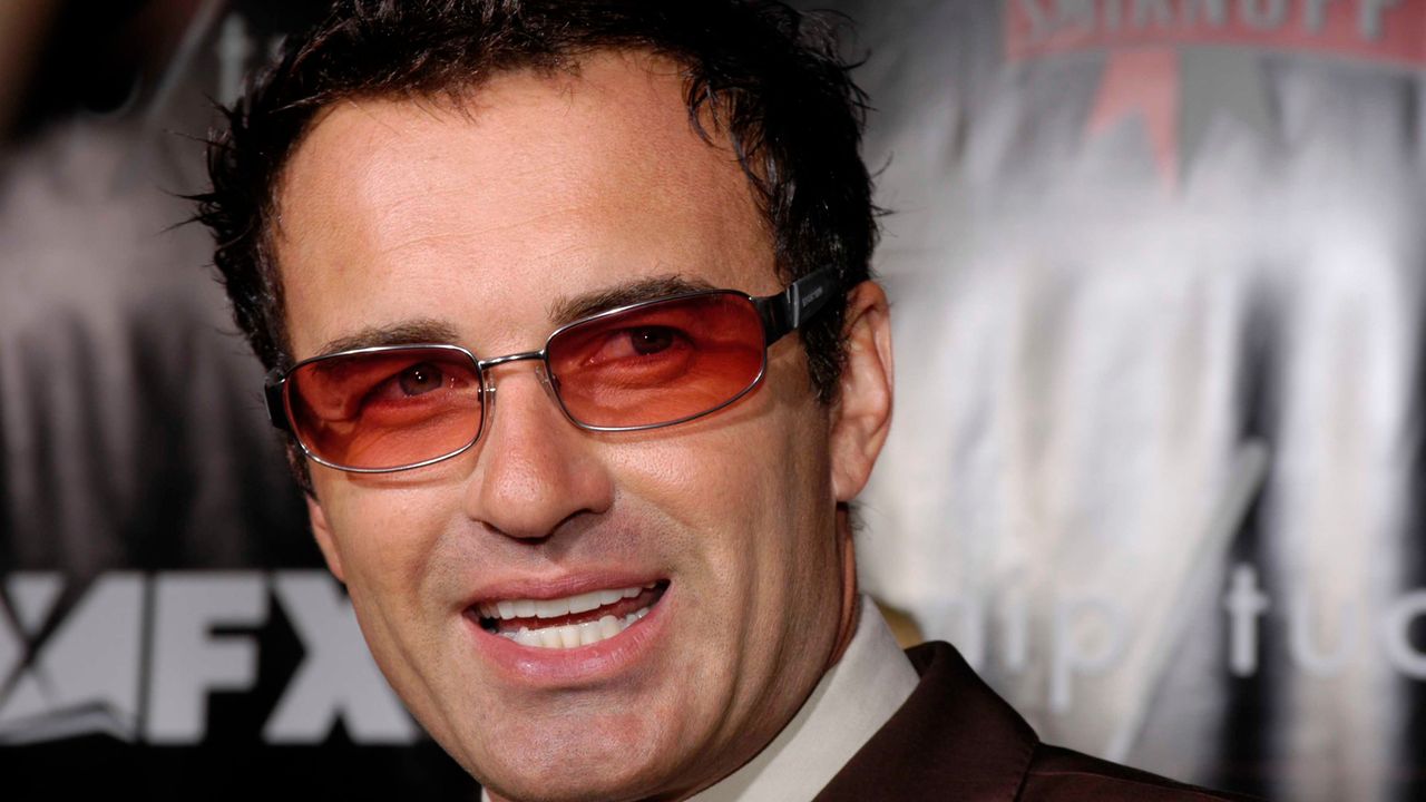 Nip/Tuck, perché rivederla dopo la morte di Julian McMahon è un’esperienza agrodolce e straordinaria