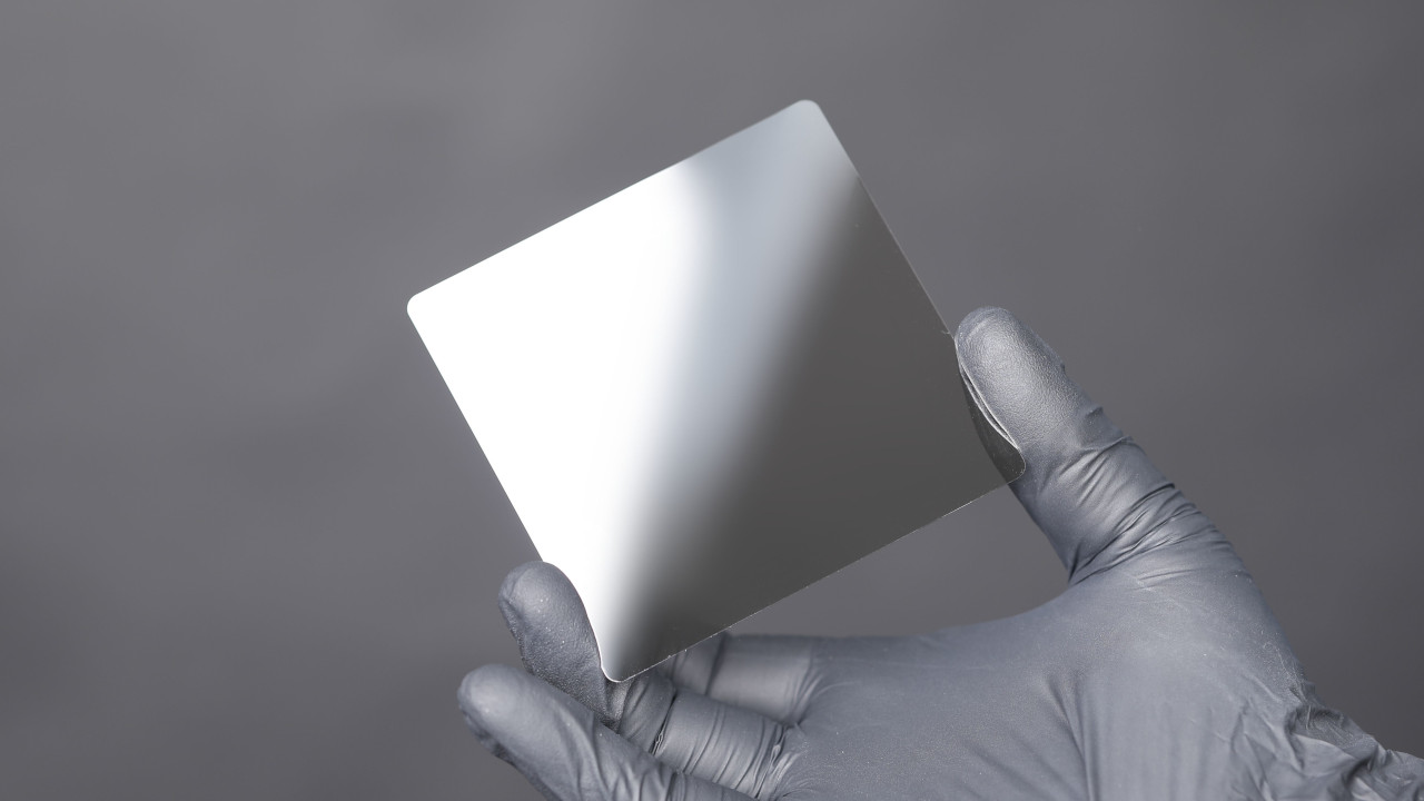 Addio ai nastri magnetici? Cerabyte promette 100 petabyte per rack entro il 2030