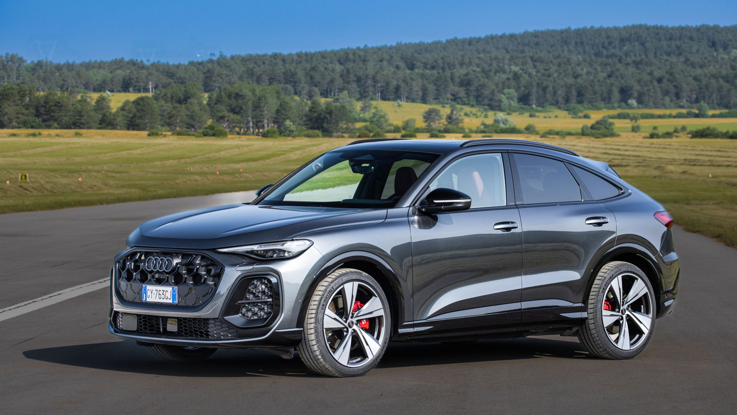 Audi Q5 Sportback: dove la linea è una scelta di campo