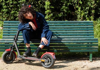 C'è il decreto per la targa dei monopattini: stabilisce come deve essere, ma non tempi e costi