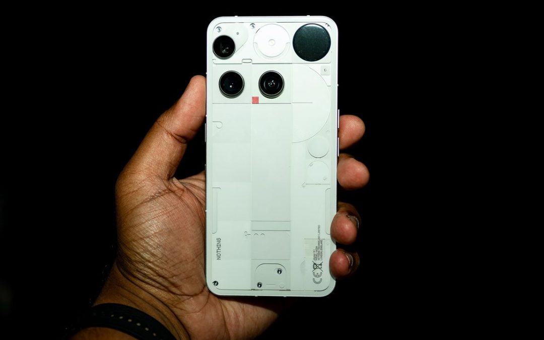 Nothing lancia Phone (3) e Headphone (1), le nostre prime impressioni