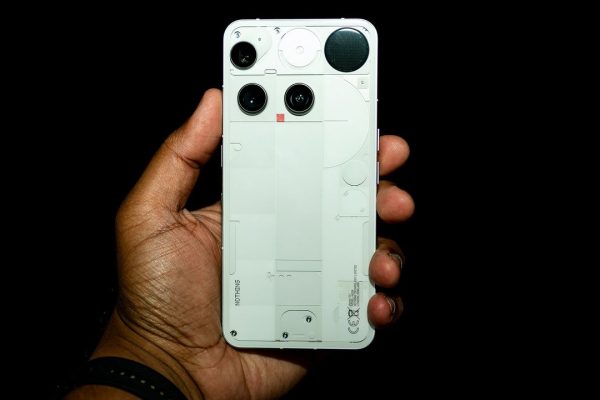 Nothing lancia Phone (3) e Headphone (1), le nostre prime impressioni