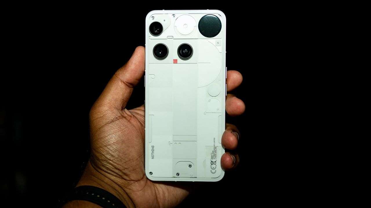 Nothing lancia Phone (3) e Headphone (1), le nostre prime impressioni