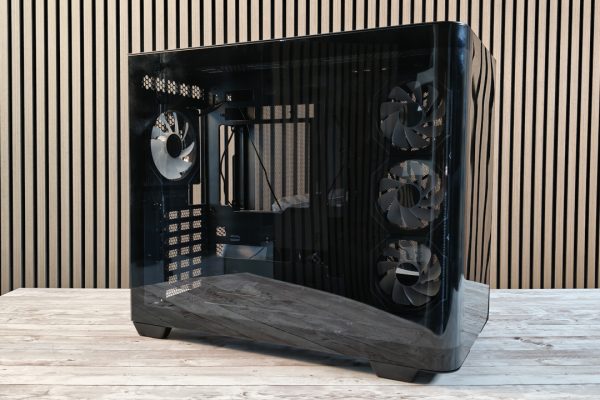 FSP M580: il case con vetro curvo per build da mostrare