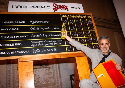 Chi è Andrea Bajani, il vincitore del Premio Strega 2025 con L’anniversario