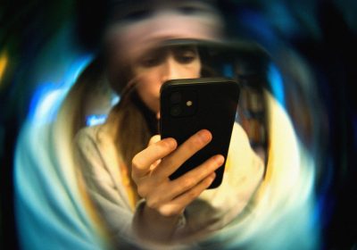 Doomscrolling, 7 dritte per disintossicarvi dallo smartphone