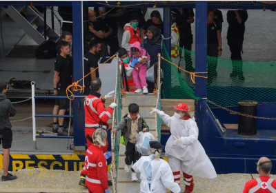 Gli sbarchi dei migranti non si sono fermati in Italia, anche se il governo non ne parla più