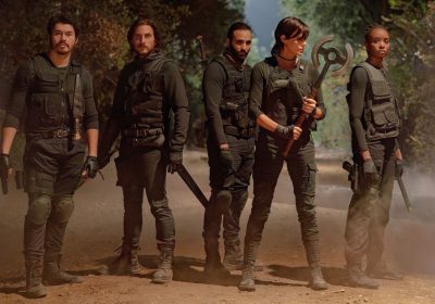 The Old Guard 2 su Netflix, perché non bastano attori bravissimi per salvare questo sequel svogliato