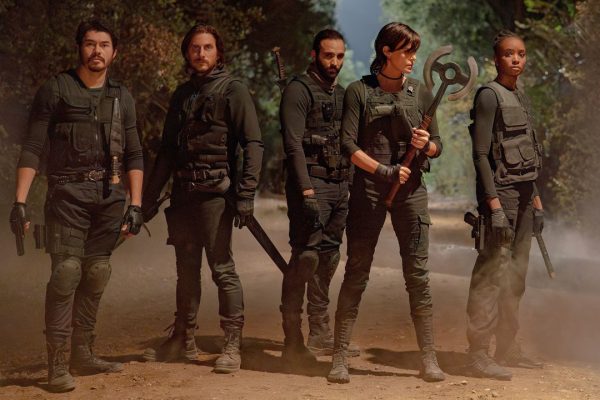 The Old Guard 2 su Netflix, perché non bastano attori bravissimi per salvare questo sequel svogliato