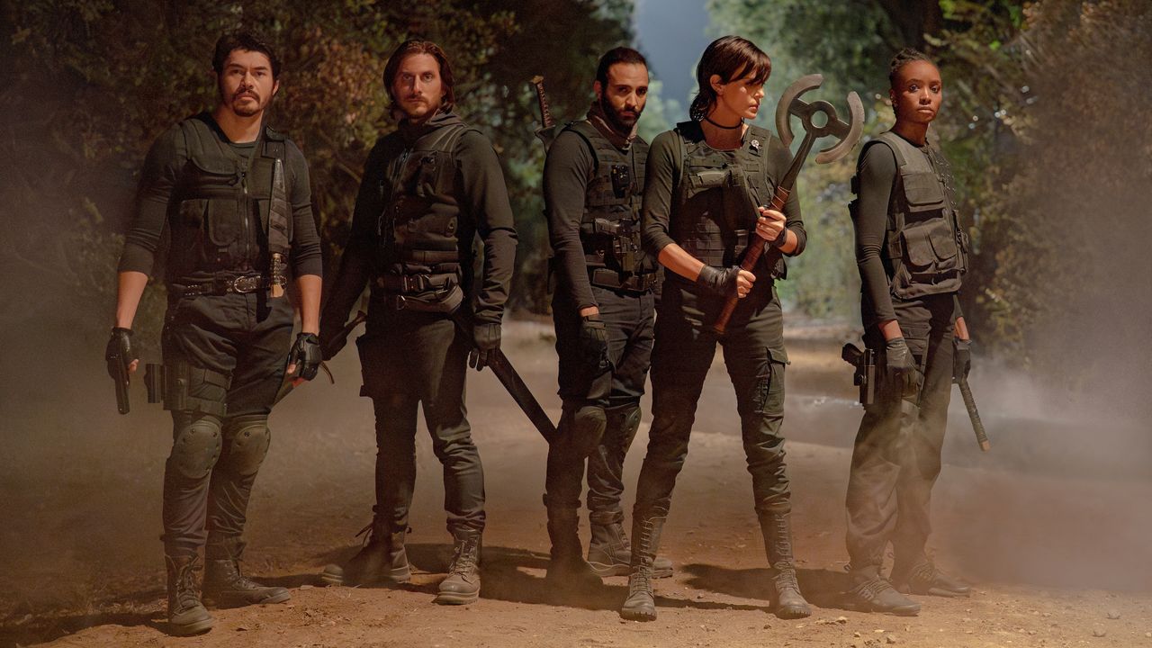 The Old Guard 2 su Netflix, perché non bastano attori bravissimi per salvare questo sequel svogliato