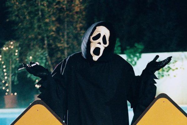 Scary Movie e i 25 anni della parodia senza limiti e senza filtri che divenne un simbolo dei millennial