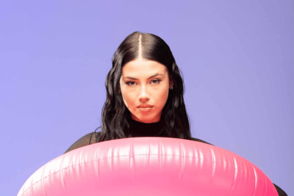 Tormentone dell’estate 2025, forse quest’anno non esiste una canzone che merita davvero il titolo