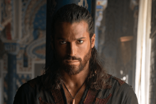 Can Yaman in Sandokan, torna il mito del pirata gentiluomo (spoiler, lo vedremo anche lottare con la famigerata tigre)