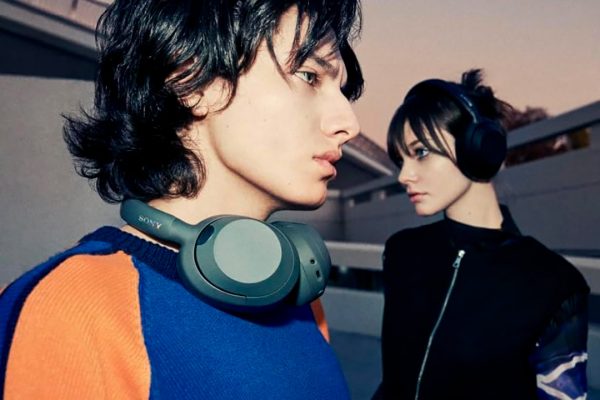 Sony abbassa i prezzi di 2 cuffie eccezionali, fino al 55%: bassi potenti o audio da gaming, ora si spende meno di 100 euro