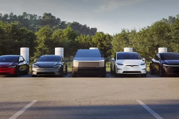 Tesla non convince più: crolla il valore del brand, i consumatori continuano ad allontanarsi